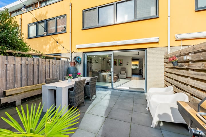 Tussenwoning te koop: Gijsbertje Louffhof 3, Weesp