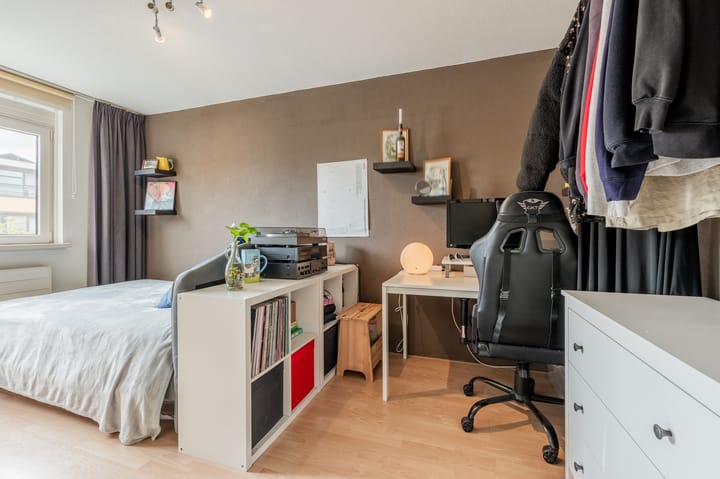 Tussenwoning te koop: Gijsbertje Louffhof 3, Weesp