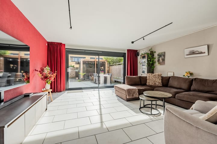 Tussenwoning te koop: Gijsbertje Louffhof 3, Weesp