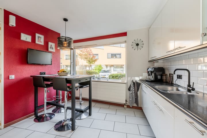 Tussenwoning te koop: Gijsbertje Louffhof 3, Weesp