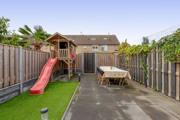 Tussenwoning te koop: Muntstraat 74, Lisserbroek