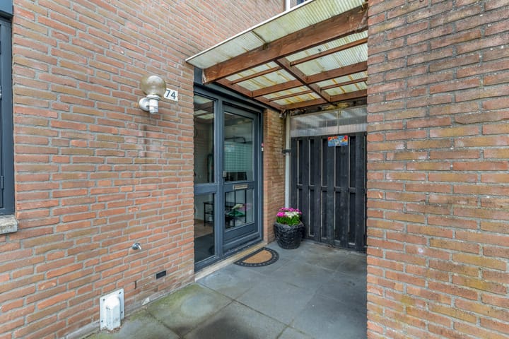 Tussenwoning te koop: Muntstraat 74, Lisserbroek