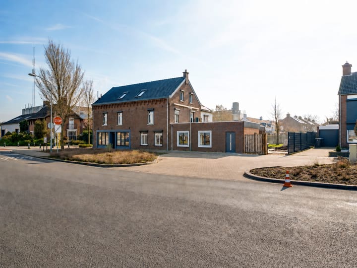 Twee-onder-één-kap te koop: Stationsstraat 54, Swalmen
