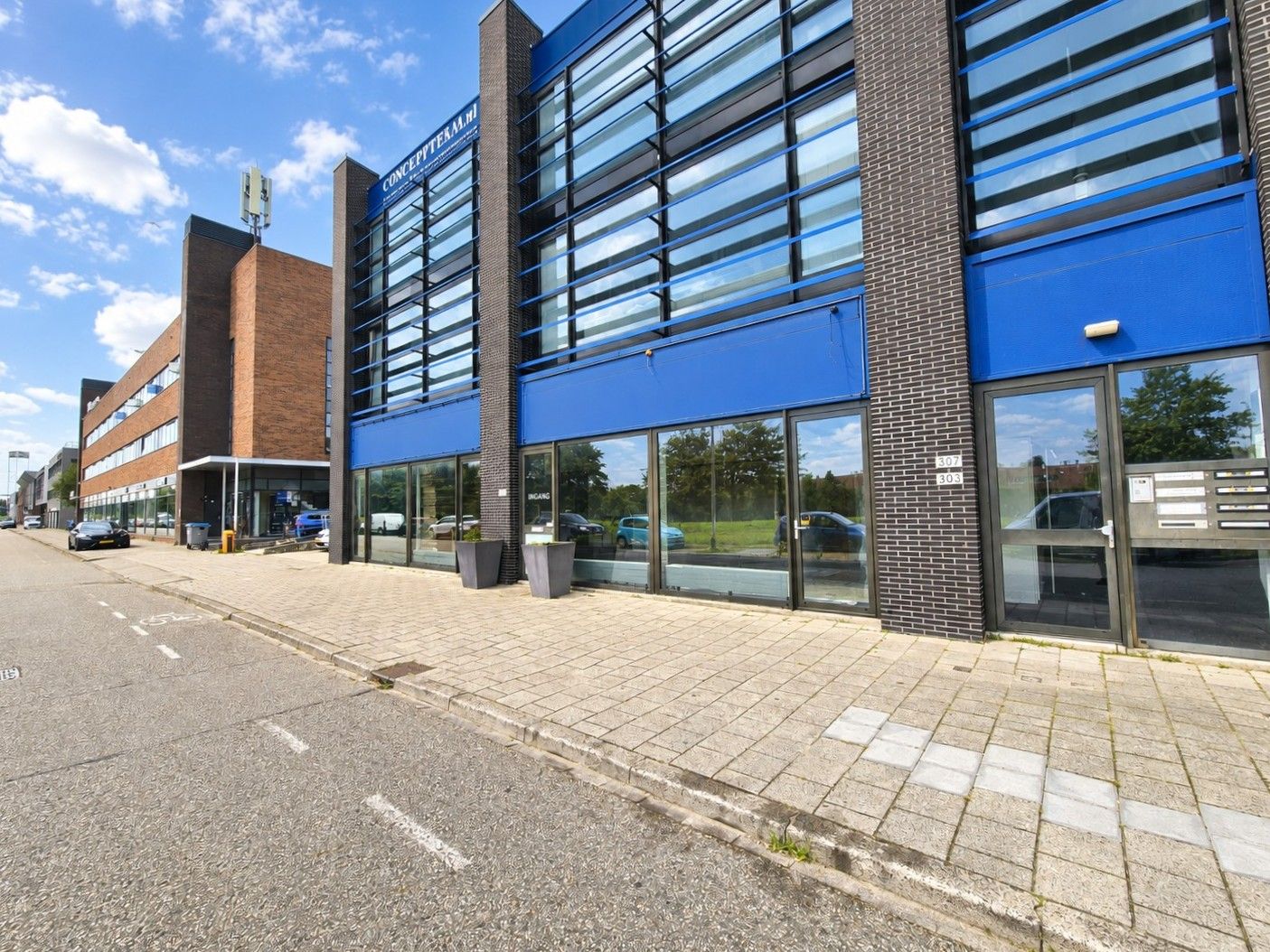 Bekijk foto 3 van Laan van Waalhaven 299