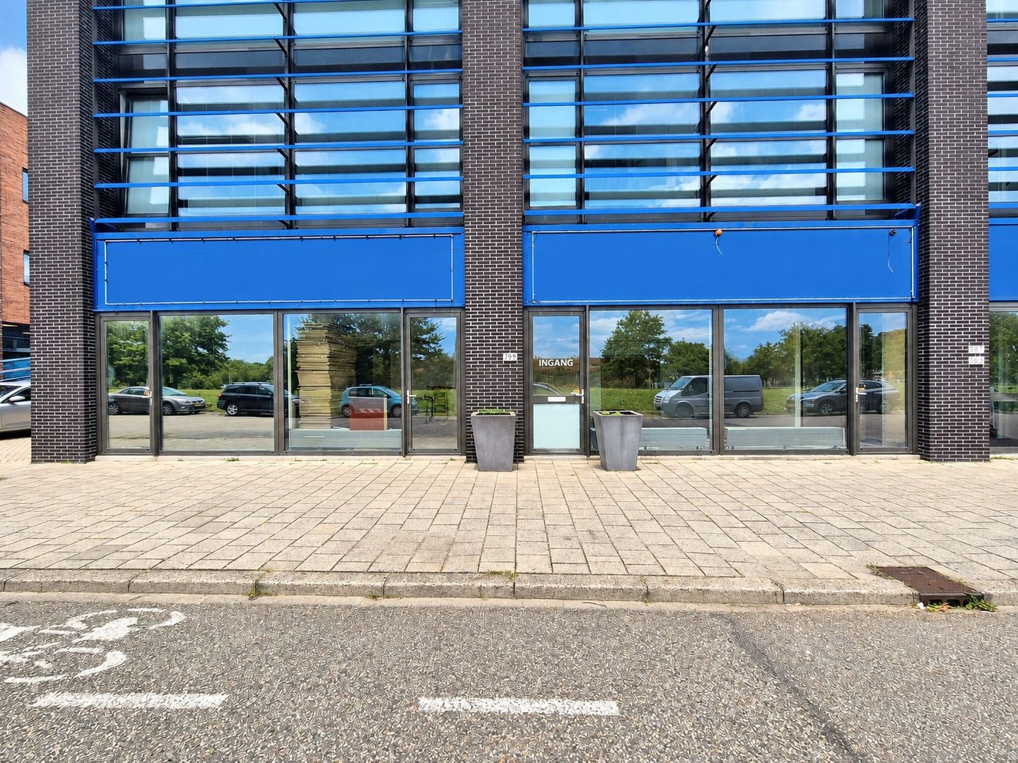 Bekijk foto 2 van Laan van Waalhaven 299