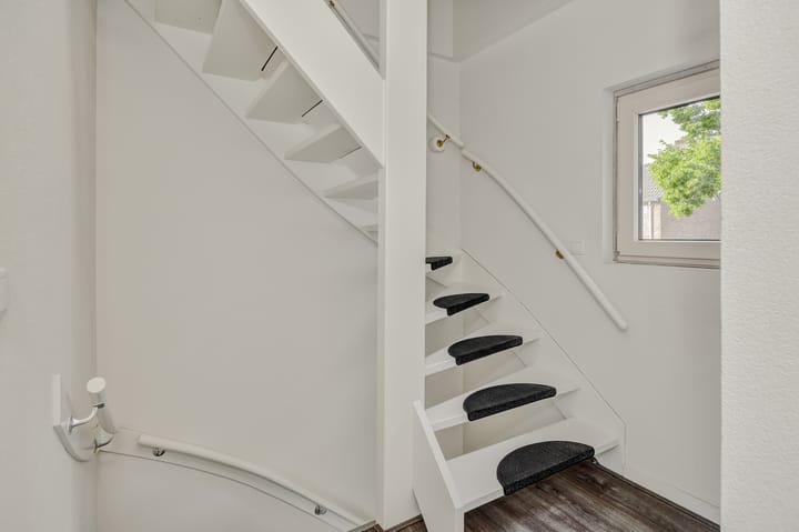 Twee-onder-één-kap te koop: Pastoor Coolenstraat 5, Rosmalen