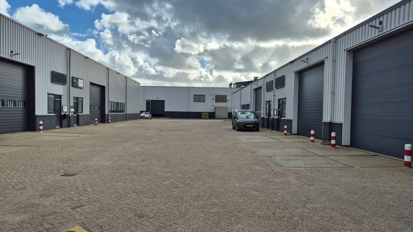 Bekijk foto 3 van Industrieweg 110