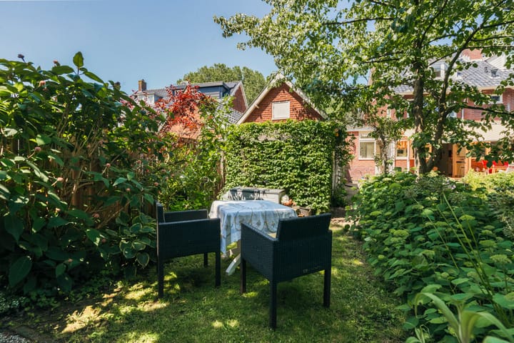 Twee-onder-één-kap te koop: Burgemeester Amersfoordtlaan 74, Badhoevedorp