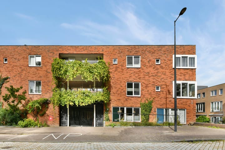 Tussenwoning te koop: Peter Martensstraat 33, Amsterdam