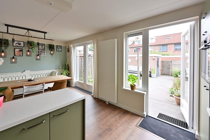 Tussenwoning te koop: Jonneveen 8, Eemnes