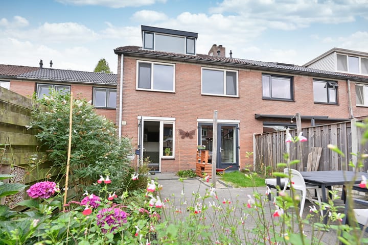 Tussenwoning te koop: Jonneveen 8, Eemnes