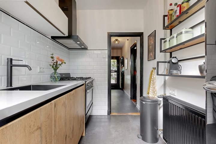 Tussenwoning te koop: Vergierdeweg 234, Haarlem