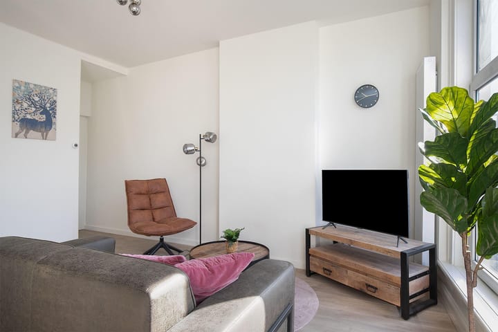 Appartement te huur: Van Oldenbarneveltstraat 135B02, Rotterdam