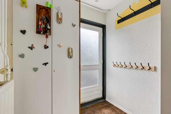 Tussenwoning te koop: Hazelaar 28, Zeewolde