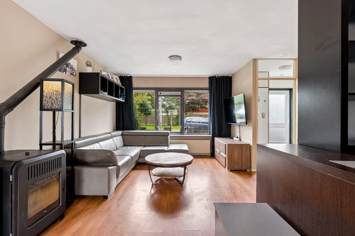 Tussenwoning te koop: Hazelaar 28, Zeewolde