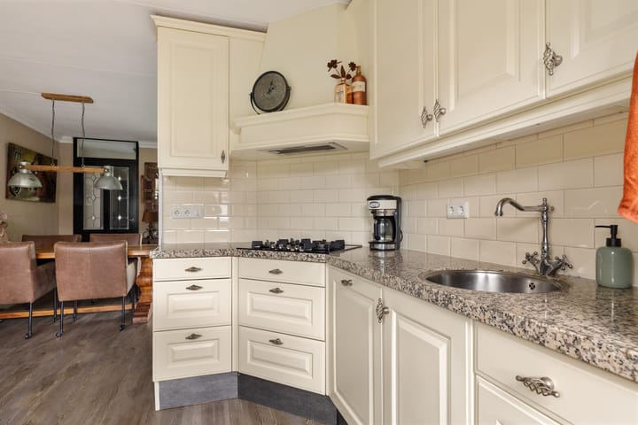 Tussenwoning te koop: Oldenhave 43, Emmen