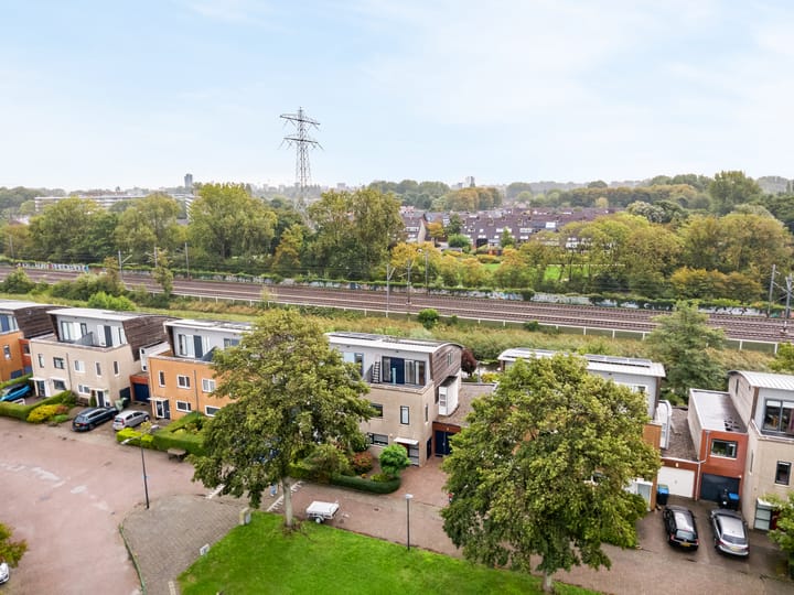 Tussenwoning te koop: Marga Klompéstraat 34, Leiden