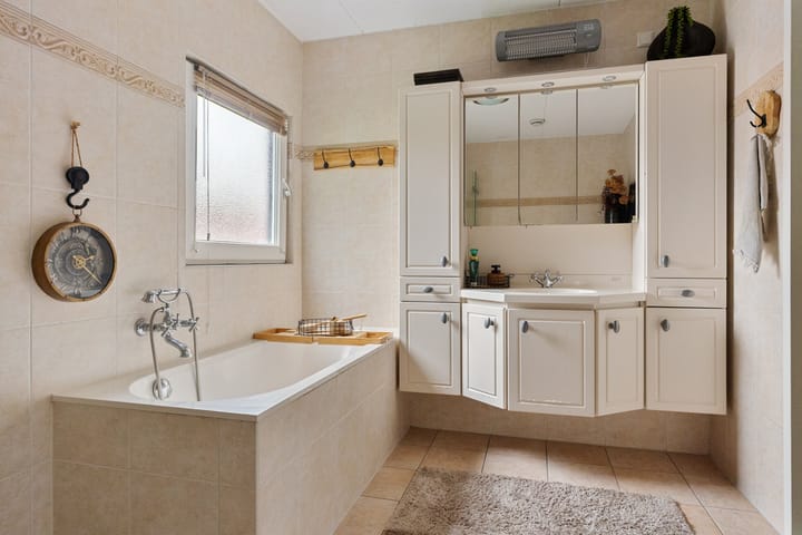 Tussenwoning te koop: Oldenhave 43, Emmen