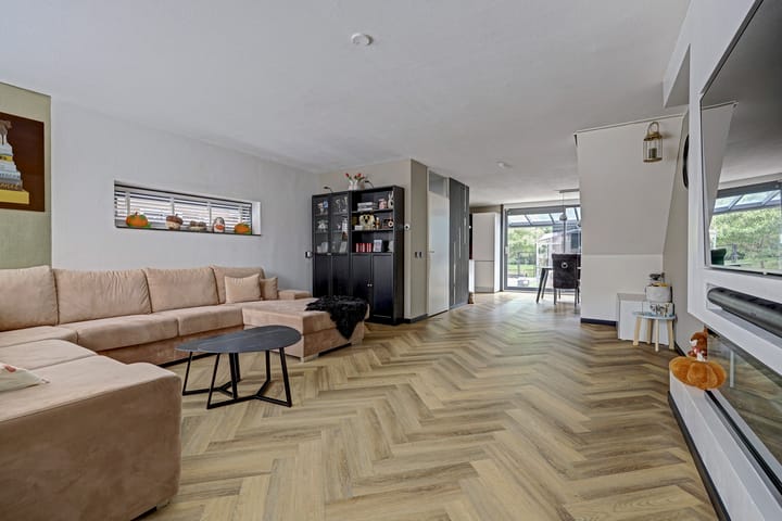 Tussenwoning te koop: Platte Driedijk 63, Hoogvliet Rotterdam