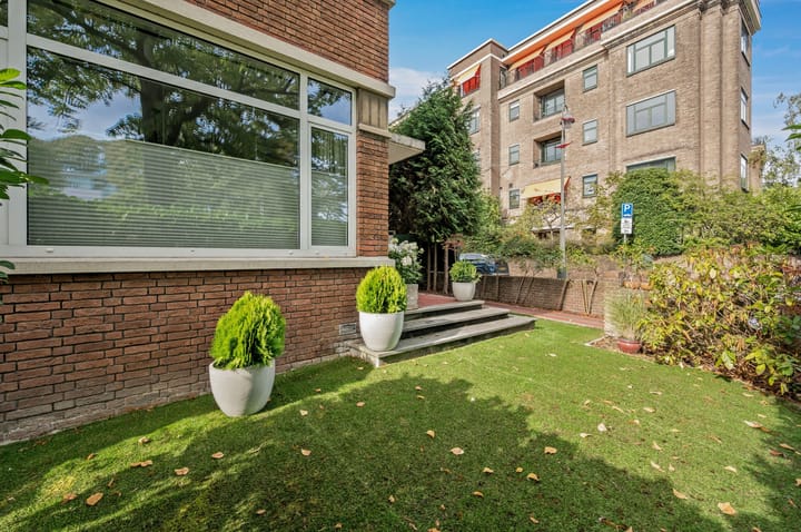 Hoekwoning te koop: Van Alkemadelaan 348, 'S-Gravenhage