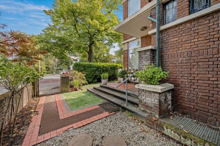 Hoekwoning te koop: Van Alkemadelaan 348, 'S-Gravenhage