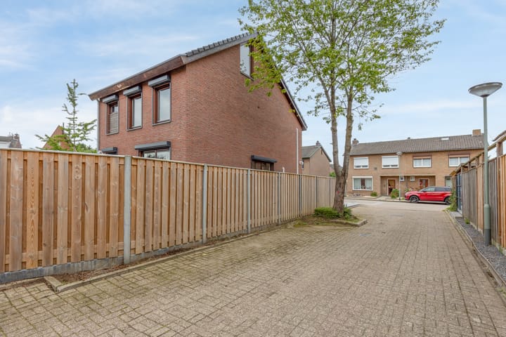 Vrijstaande woning te koop: Maarten Trompstraat 6, Elsloo (Li)