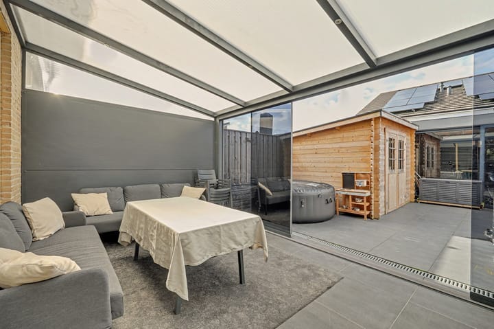 Tussenwoning te koop: Kogge 22, Brielle