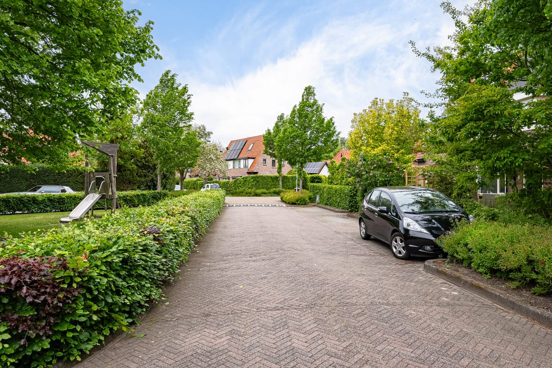 Photo 46 of Tuindorpweg 17