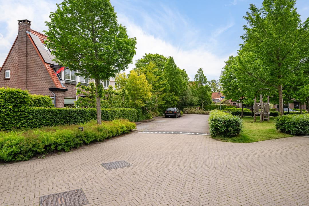 Photo 47 of Tuindorpweg 17
