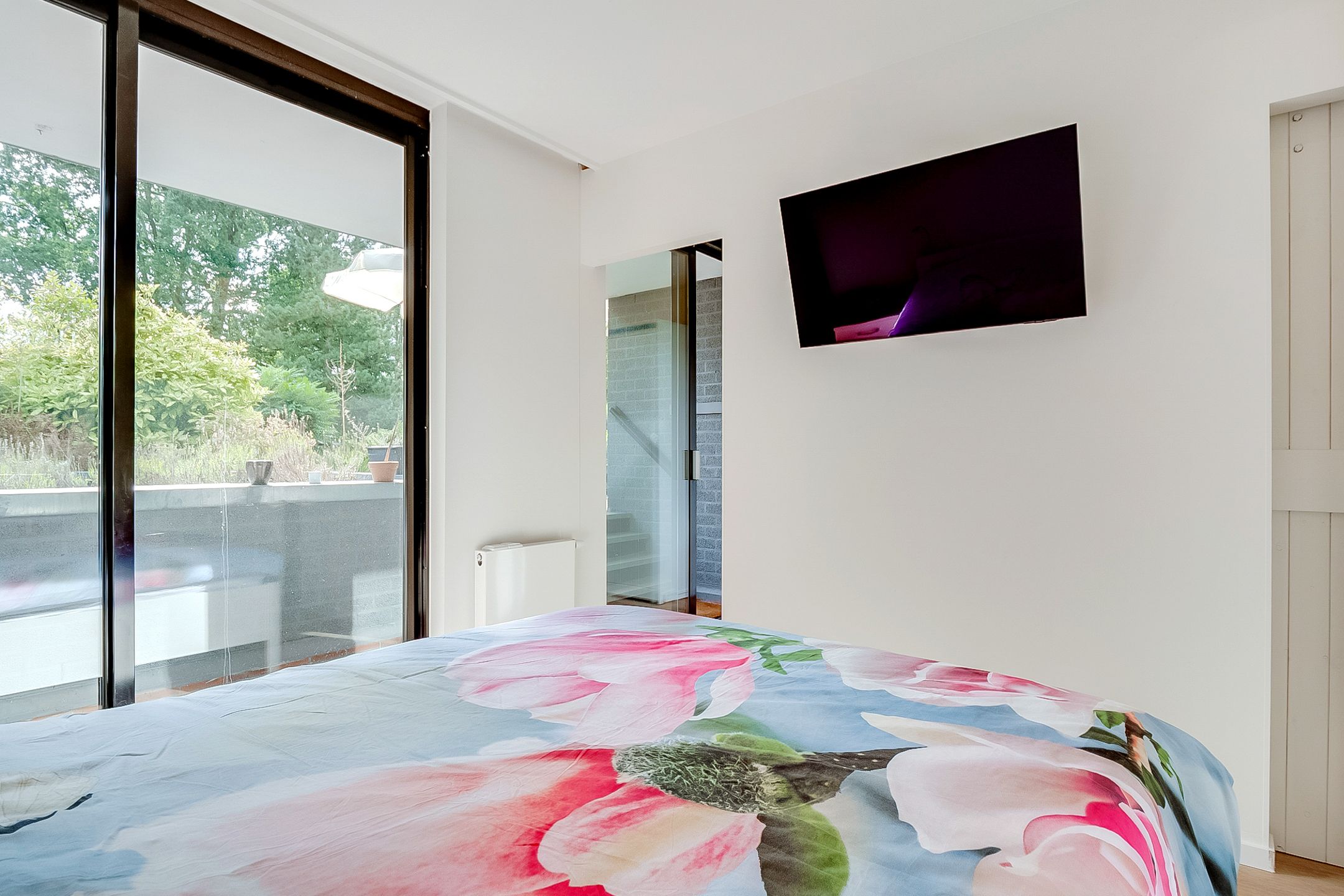 Photo 21 of van Weedestraat 77