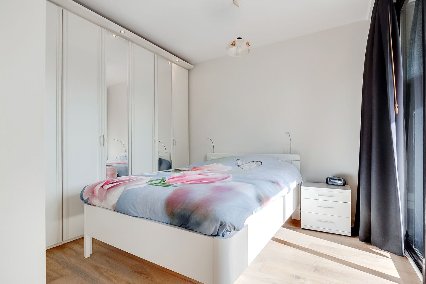 Photo 20 of van Weedestraat 77