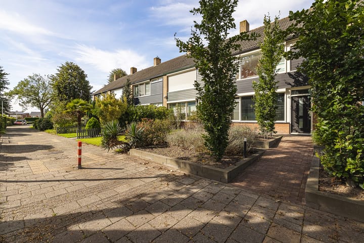 Tussenwoning te koop: Generaal Foulkesstraat 4, Ossendrecht