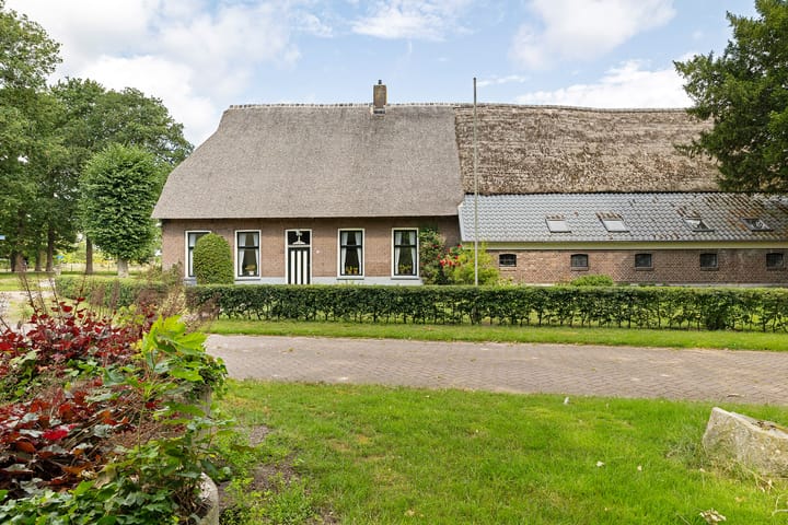 Vrijstaande woning te koop: Burg de Kockstraat 15, Oosterhesselen