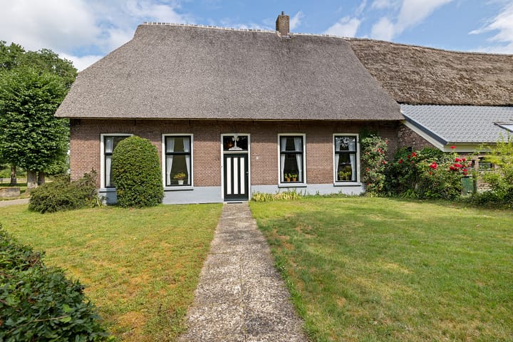 Vrijstaande woning te koop: Burg de Kockstraat 15, Oosterhesselen