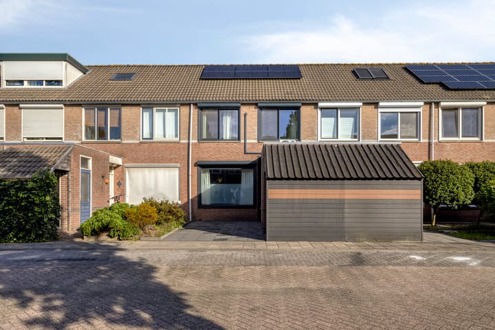Tussenwoning te koop: Kruiningenstraat 100, Tilburg