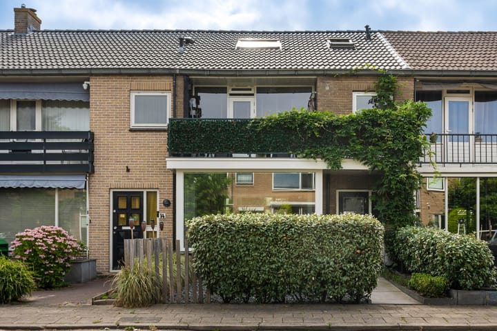 Tussenwoning te koop: Lijsterbesstraat 12, De Zilk
