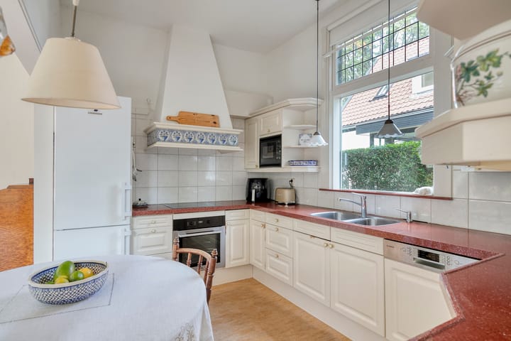 Vrijstaande woning te koop: Generaal Van Heutszlaan 14, Apeldoorn