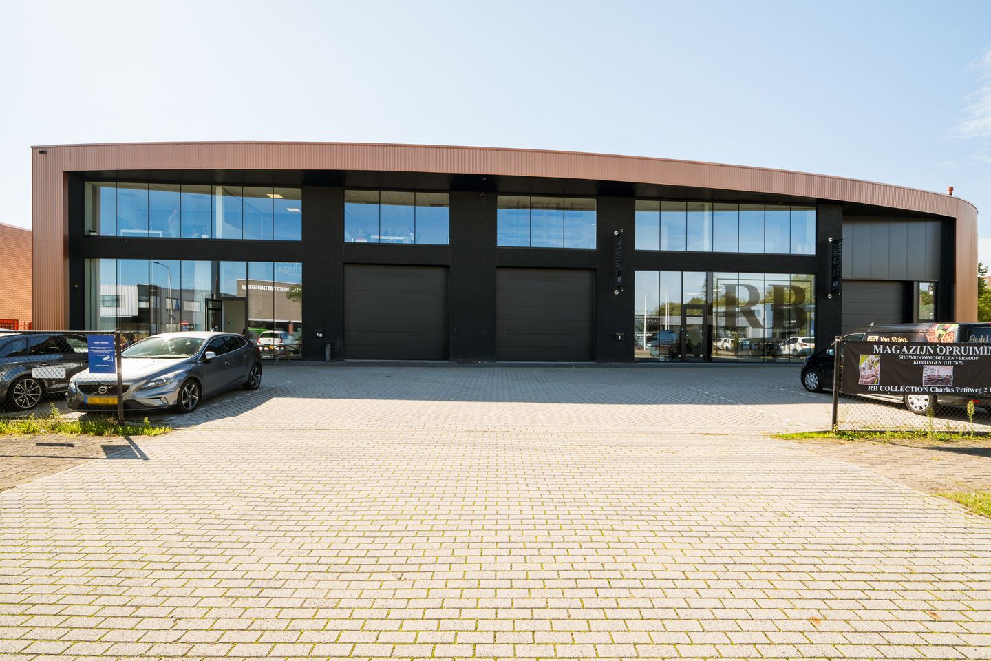 View photo 2 of Charles Petitweg 2