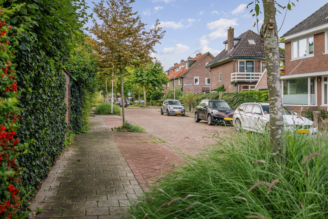 Photo 11 of Van Oldenielstraat 7