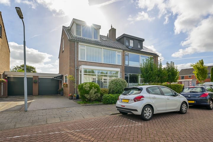 Tussenwoning te koop: Braillestraat 7, Krommenie