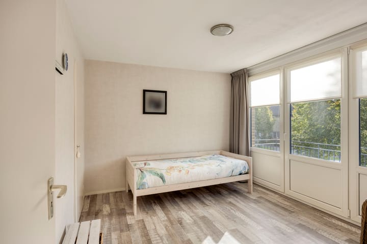 Tussenwoning te koop: Lindenlaan 26, Klaaswaal