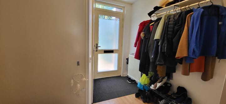 Tussenwoning te huur: Meindert Hobbemastraat 42, Almere