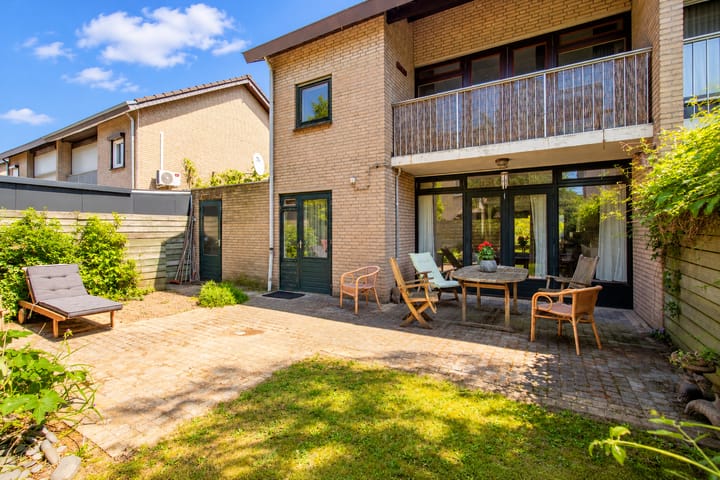 Tussenwoning te koop: Plesmanstraat 10, Roermond