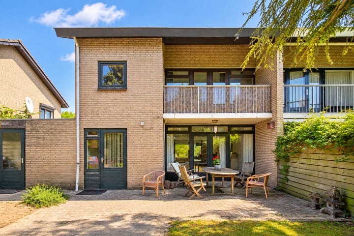 Tussenwoning te koop: Plesmanstraat 10, Roermond