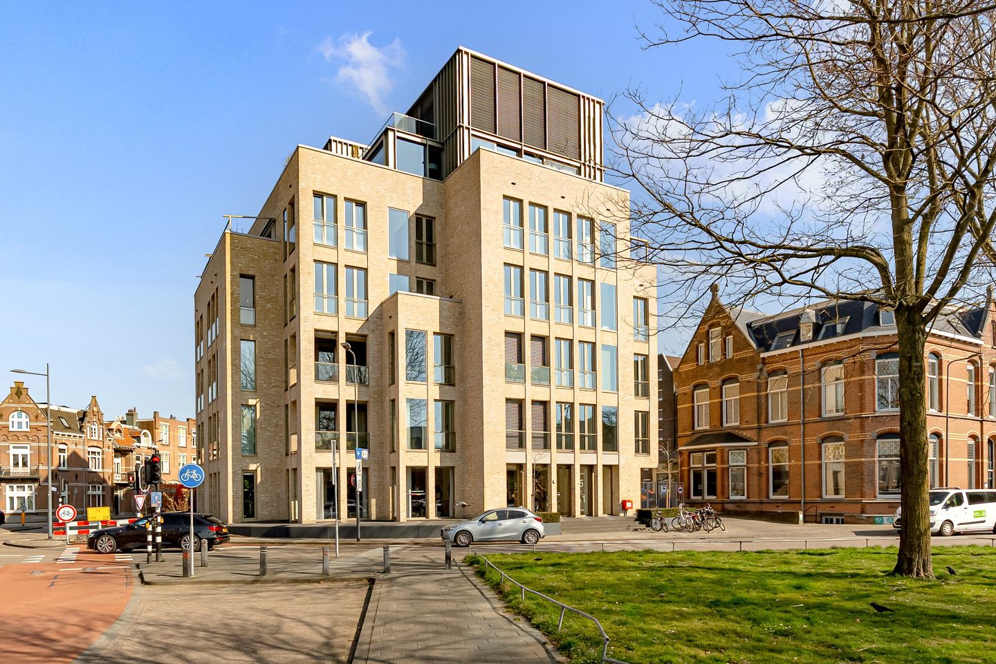 Foto 1 van Emmaplein 87