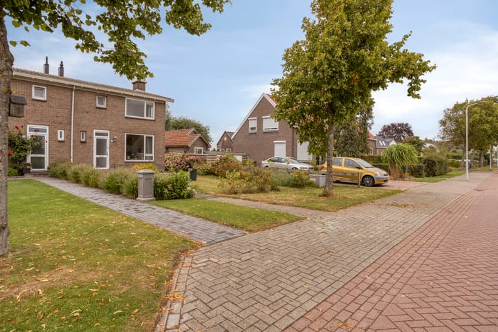 Twee-onder-één-kap te koop: Buorren 53, Elahuizen