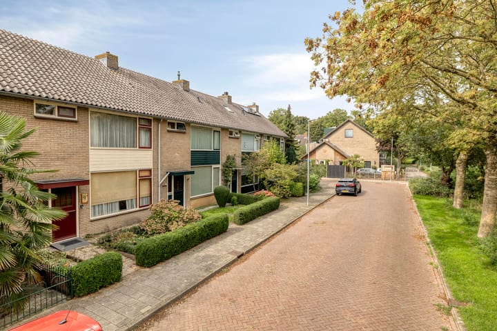 Tussenwoning te koop: Pieter Mondriaanlaan 32, Woerden