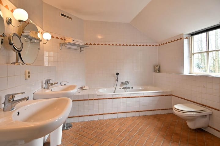 Vrijstaande woning te koop: Breeweg 13, Laren (Nh)