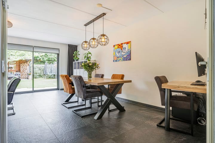 Tussenwoning te koop: Saltshof 2203, Wijchen
