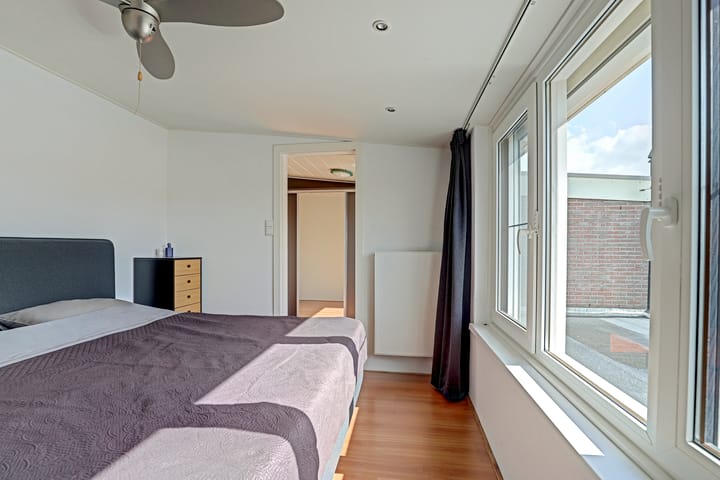 Twee-onder-één-kap te koop: Scheldestraat 42, Lewedorp